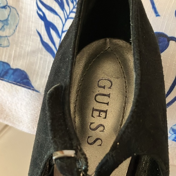 Guess Women’s Black Suede T-Strap 4 1/2” Stiletto Sz 9 Heels-small G on heels - Picture 8 of 13